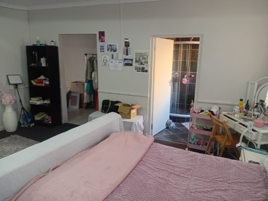 6 Bedroom Property for Sale in Heiderand Western Cape